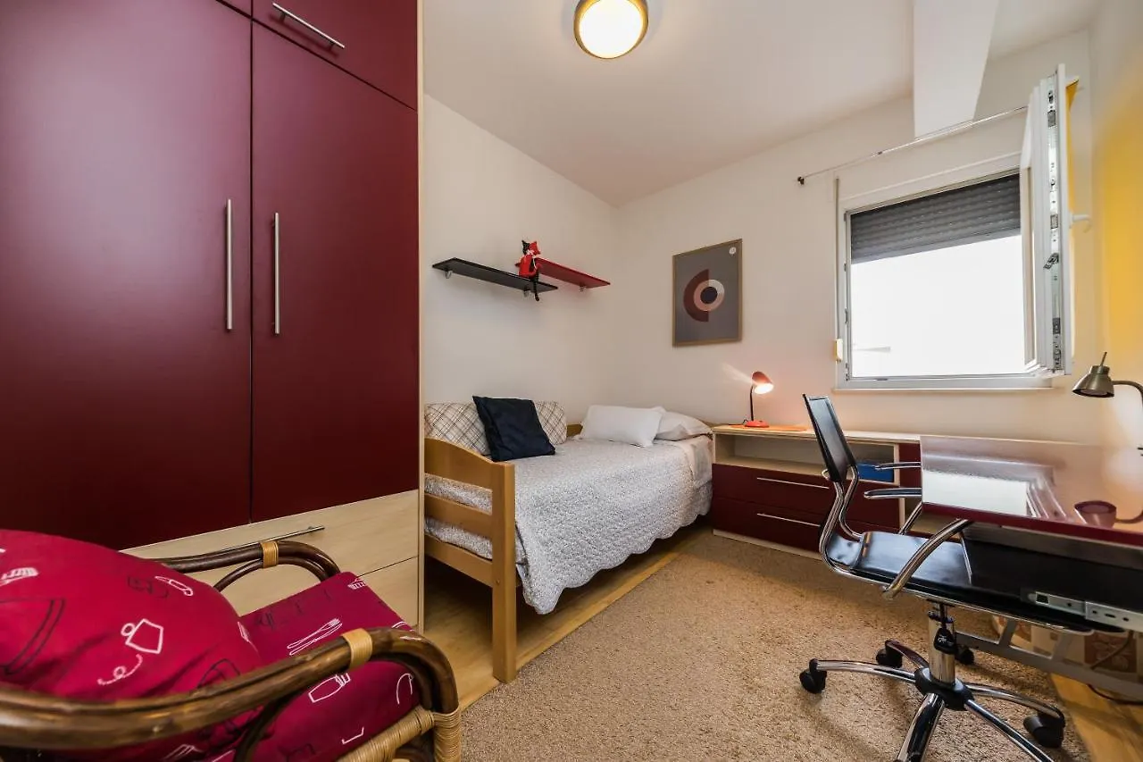 Val Apartment Kastela 0*,